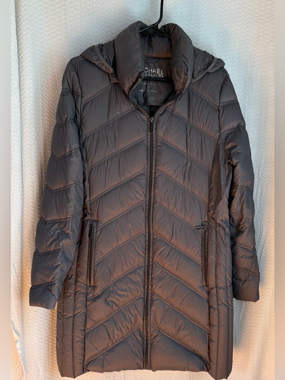 Michael Kors Gray Packable Down-Fill Detachable Hooded Jacket 
Size L